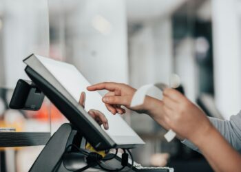 Cloud vs. Traditional Restaurant POS Systems: A Simple Comparison