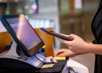 Differences, Benefits, and Uses of Restaurant POS and mPOS Systems