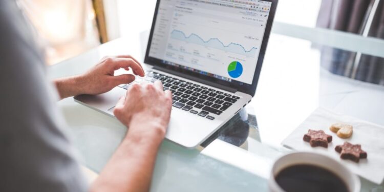 7 Ways Your Restaurant POS System Can Help You Save Money